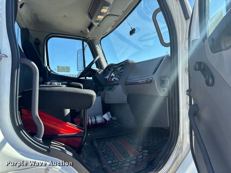 image for item EA2356 2014 Freightliner Business Class M2 semi truck
