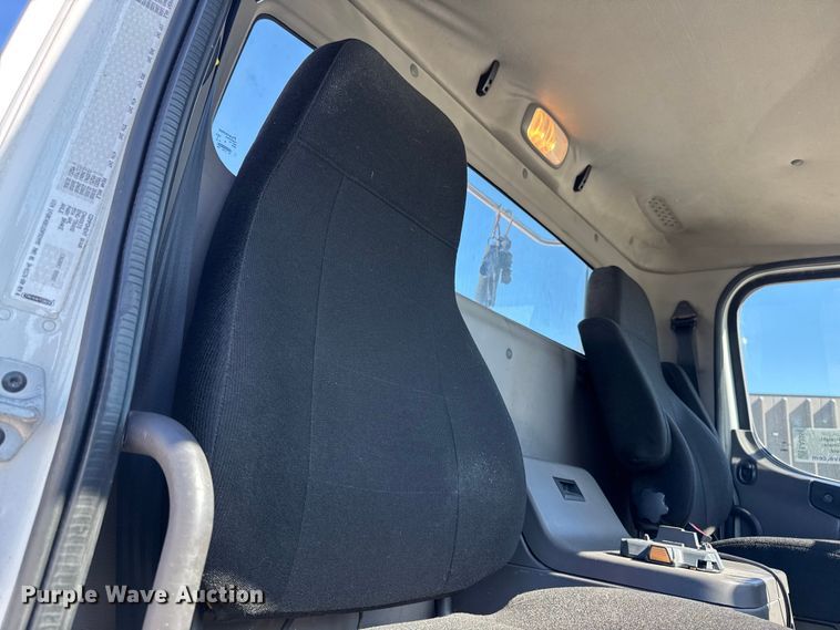 image for item EA2356 2014 Freightliner Business Class M2 semi truck