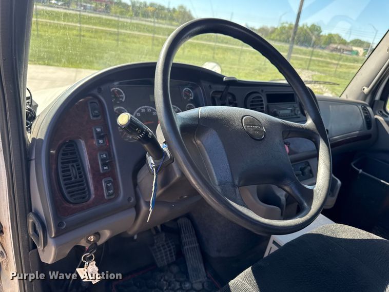 image for item EA2356 2014 Freightliner Business Class M2 semi truck