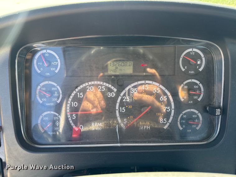 image for item EA2356 2014 Freightliner Business Class M2 semi truck