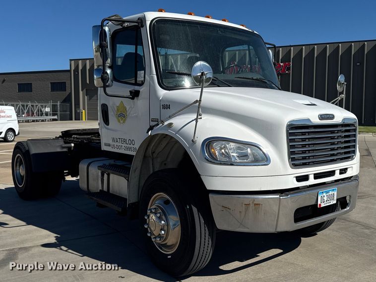 image for item EA2357 2007 Freightliner Business Class M2 semi truck