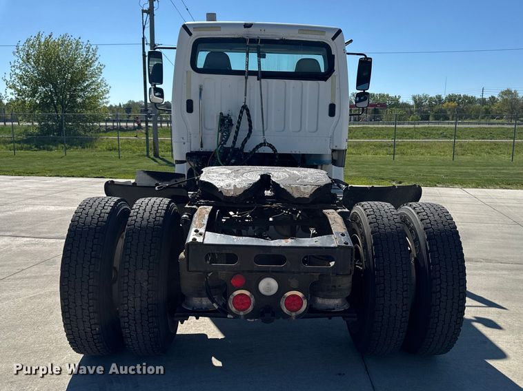 image for item EA2357 2007 Freightliner Business Class M2 semi truck