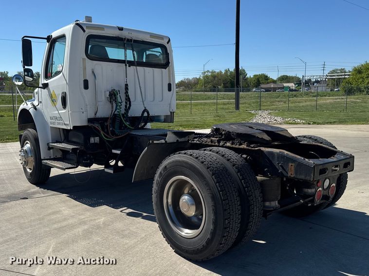 image for item EA2357 2007 Freightliner Business Class M2 semi truck