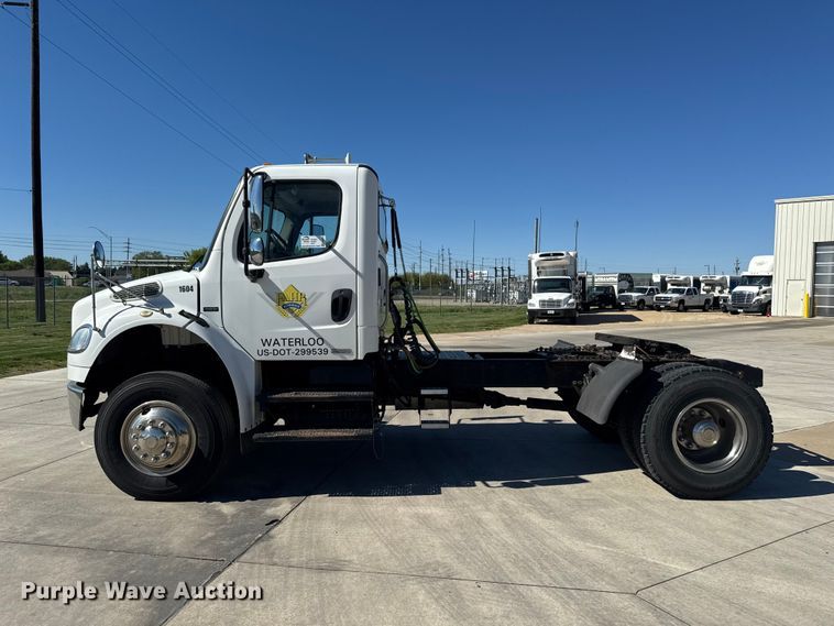 image for item EA2357 2007 Freightliner Business Class M2 semi truck
