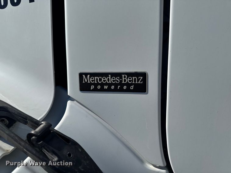 image for item EA2357 2007 Freightliner Business Class M2 semi truck