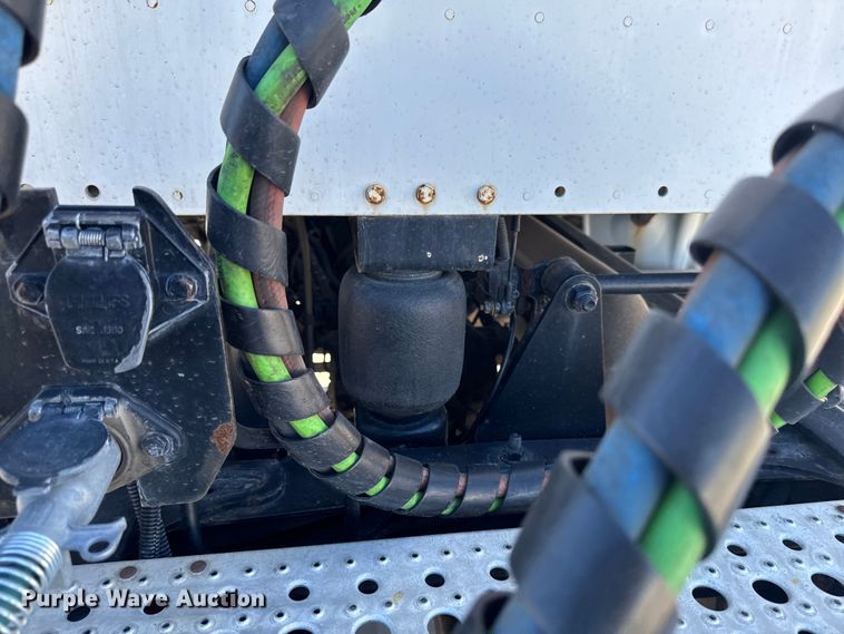 image for item EA2357 2007 Freightliner Business Class M2 semi truck