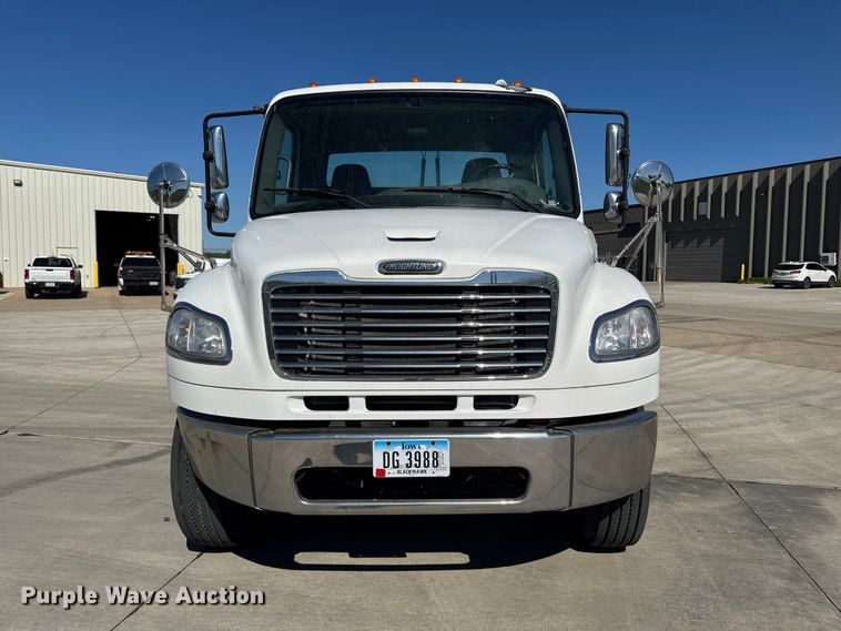image for item EA2357 2007 Freightliner Business Class M2 semi truck