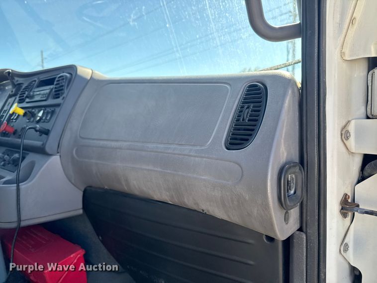 image for item EA2357 2007 Freightliner Business Class M2 semi truck