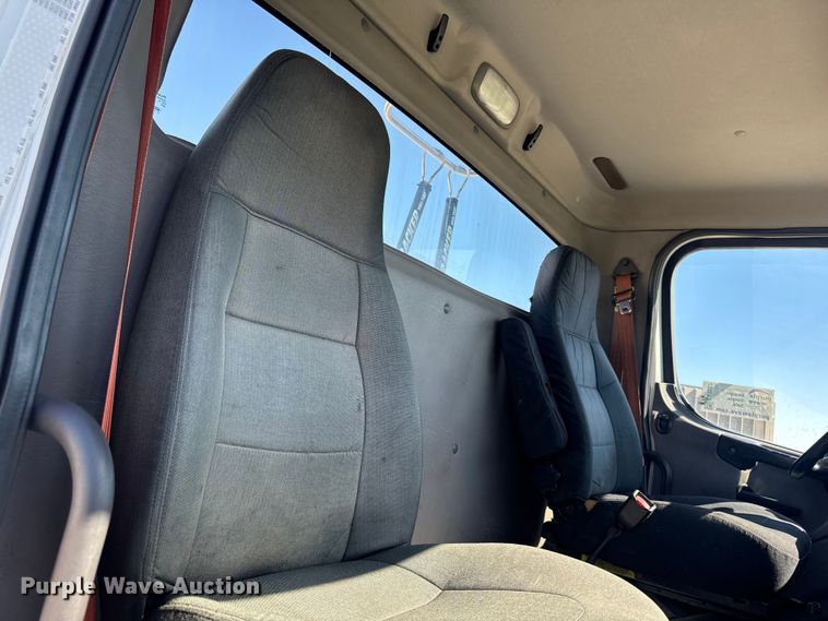image for item EA2357 2007 Freightliner Business Class M2 semi truck