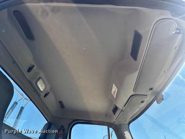 image for item EA2357 2007 Freightliner Business Class M2 semi truck
