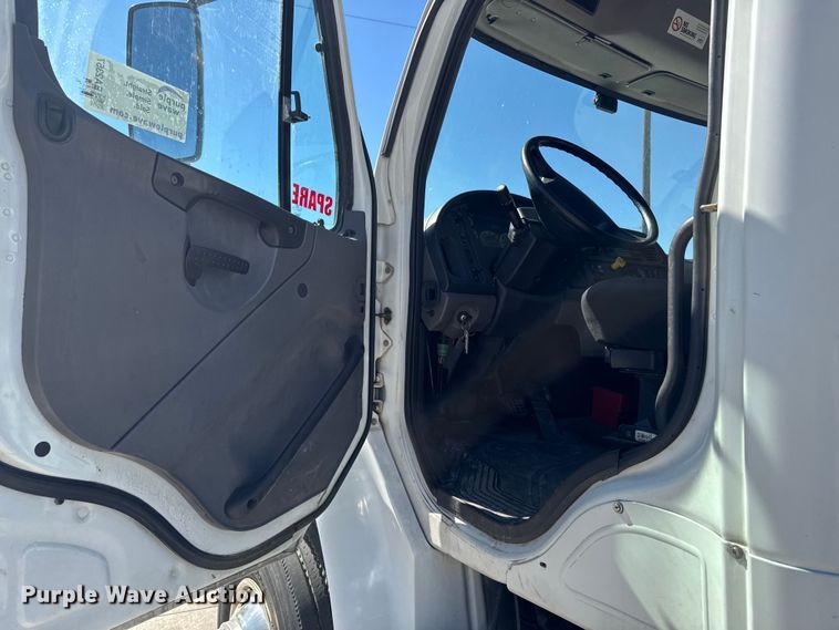image for item EA2357 2007 Freightliner Business Class M2 semi truck