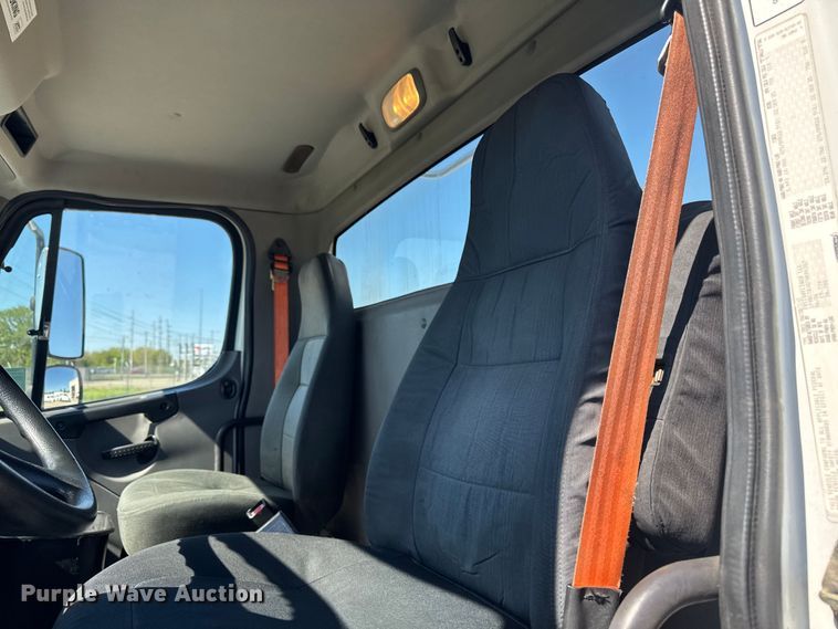 image for item EA2357 2007 Freightliner Business Class M2 semi truck