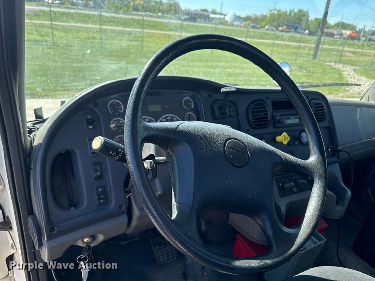 image for item EA2357 2007 Freightliner Business Class M2 semi truck
