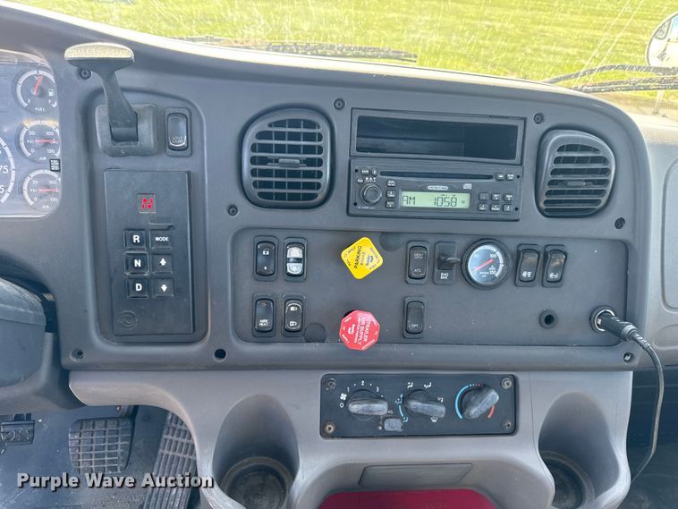 image for item EA2357 2007 Freightliner Business Class M2 semi truck