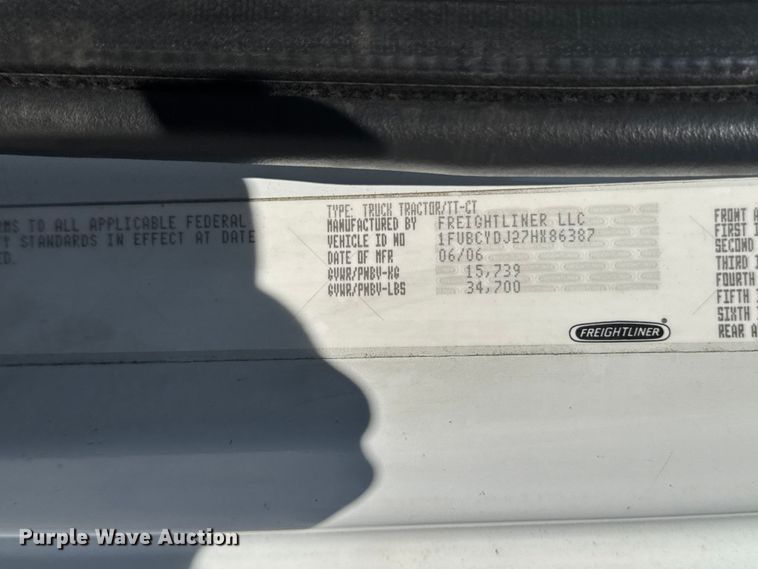 image for item EA2357 2007 Freightliner Business Class M2 semi truck