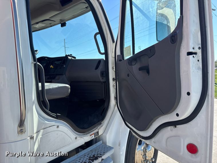 image for item EA2358 2013 Freightliner Business Class M2 delivery truck