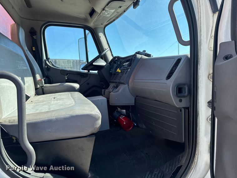 image for item EA2358 2013 Freightliner Business Class M2 delivery truck