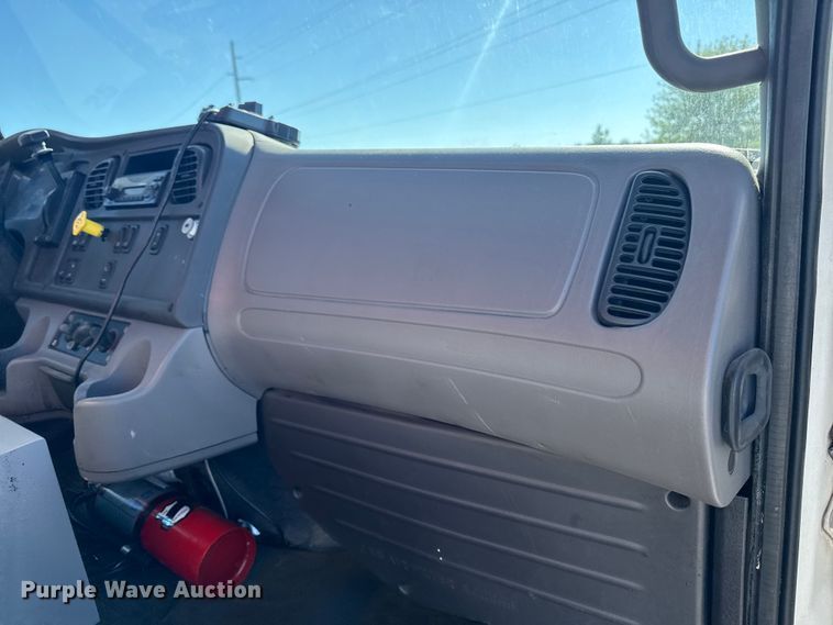 image for item EA2358 2013 Freightliner Business Class M2 delivery truck