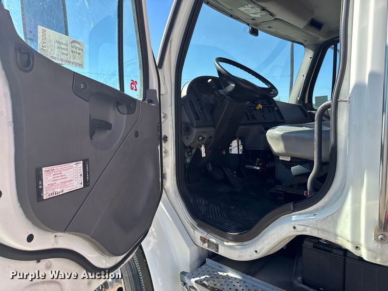 image for item EA2358 2013 Freightliner Business Class M2 delivery truck