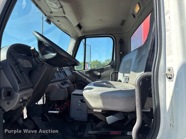image for item EA2358 2013 Freightliner Business Class M2 delivery truck