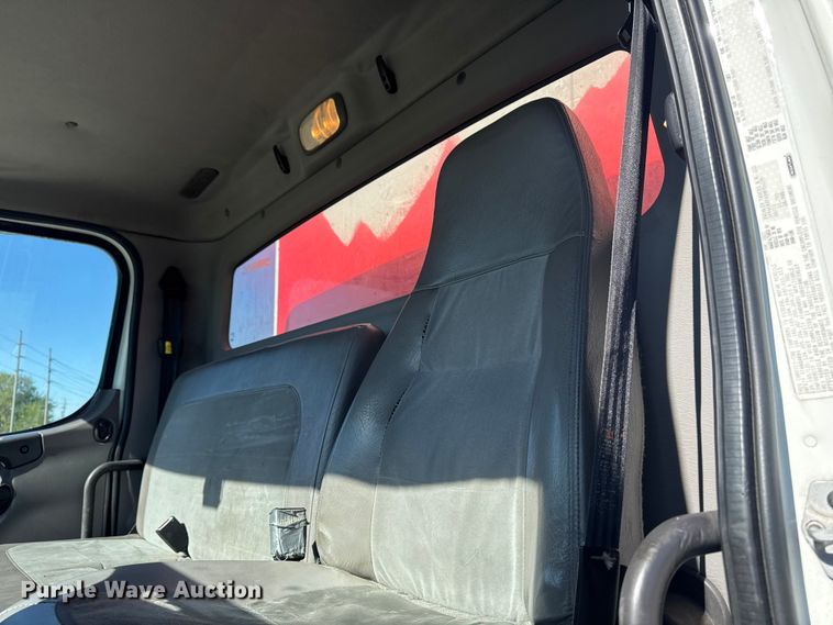 image for item EA2358 2013 Freightliner Business Class M2 delivery truck