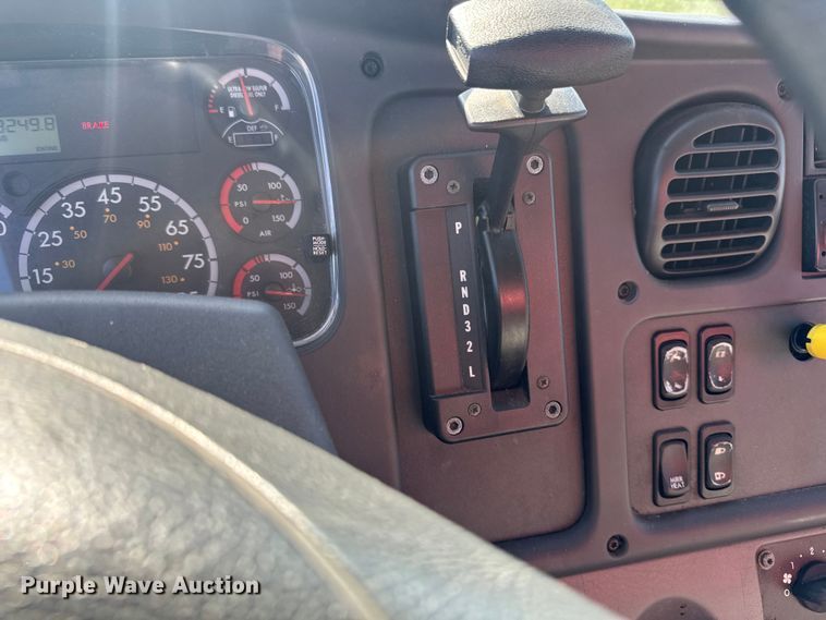 image for item EA2358 2013 Freightliner Business Class M2 delivery truck
