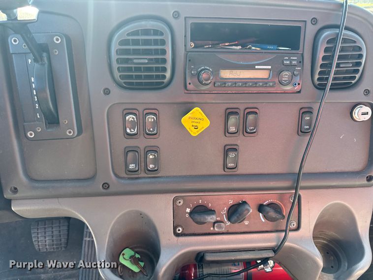 image for item EA2358 2013 Freightliner Business Class M2 delivery truck