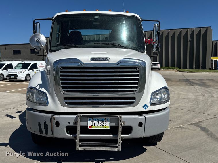 image for item EA2359 2014 Freightliner M2 Business Class semi truck