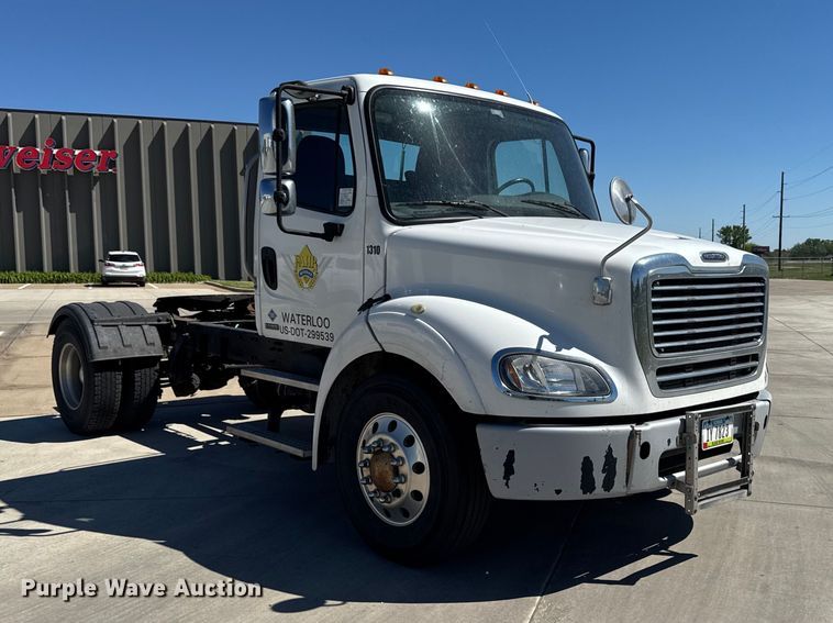 image for item EA2359 2014 Freightliner M2 Business Class semi truck