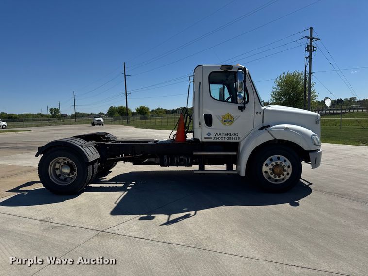 image for item EA2359 2014 Freightliner M2 Business Class semi truck