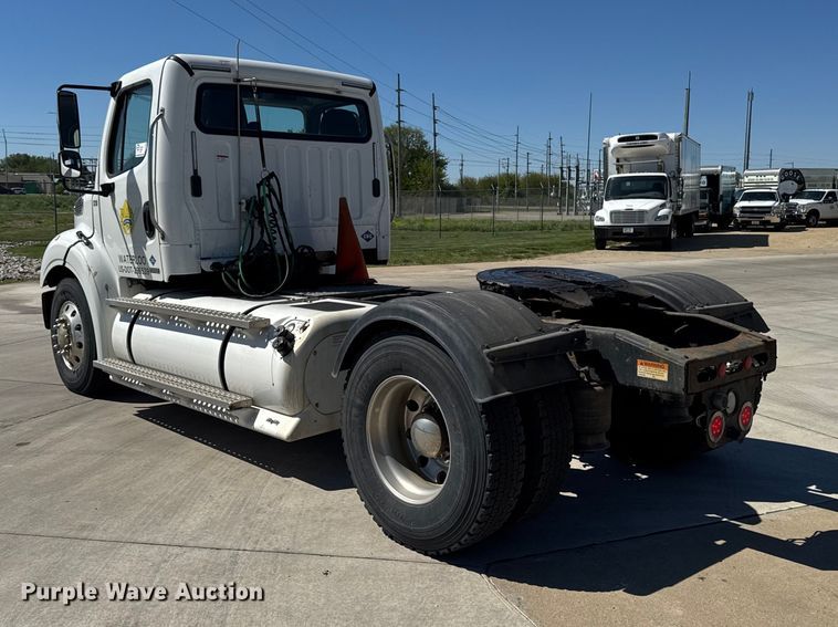 image for item EA2359 2014 Freightliner M2 Business Class semi truck