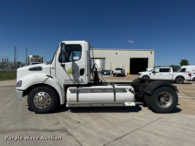image for item EA2359 2014 Freightliner M2 Business Class semi truck
