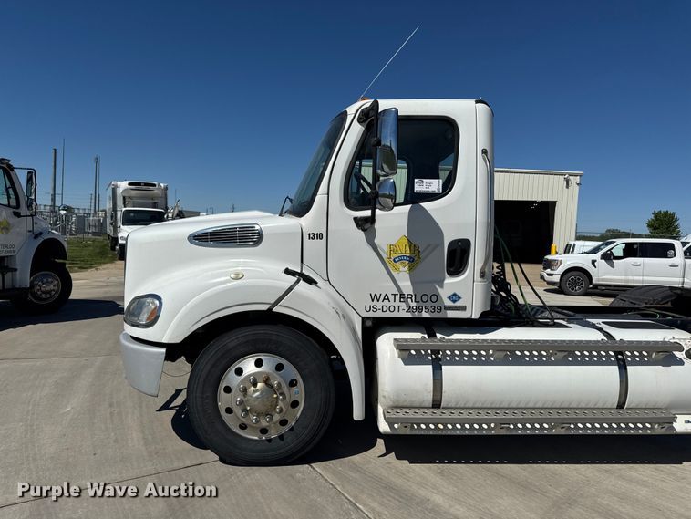 image for item EA2359 2014 Freightliner M2 Business Class semi truck