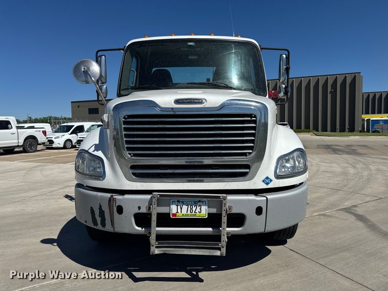 image for item EA2359 2014 Freightliner M2 Business Class semi truck