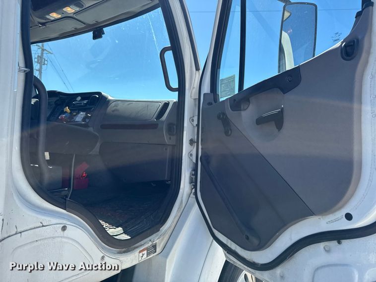 image for item EA2359 2014 Freightliner M2 Business Class semi truck