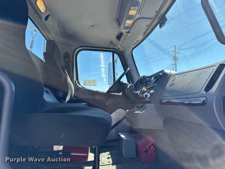 image for item EA2359 2014 Freightliner M2 Business Class semi truck