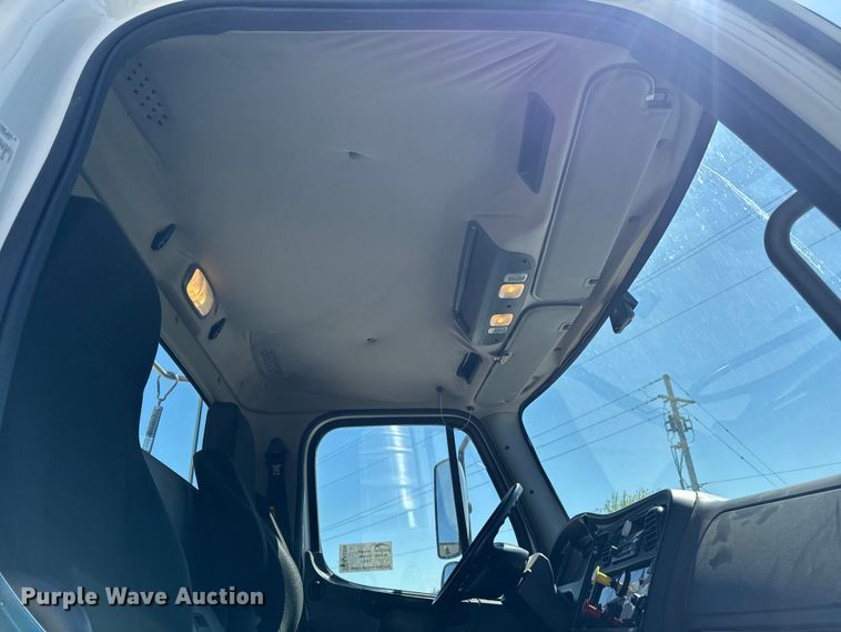image for item EA2359 2014 Freightliner M2 Business Class semi truck