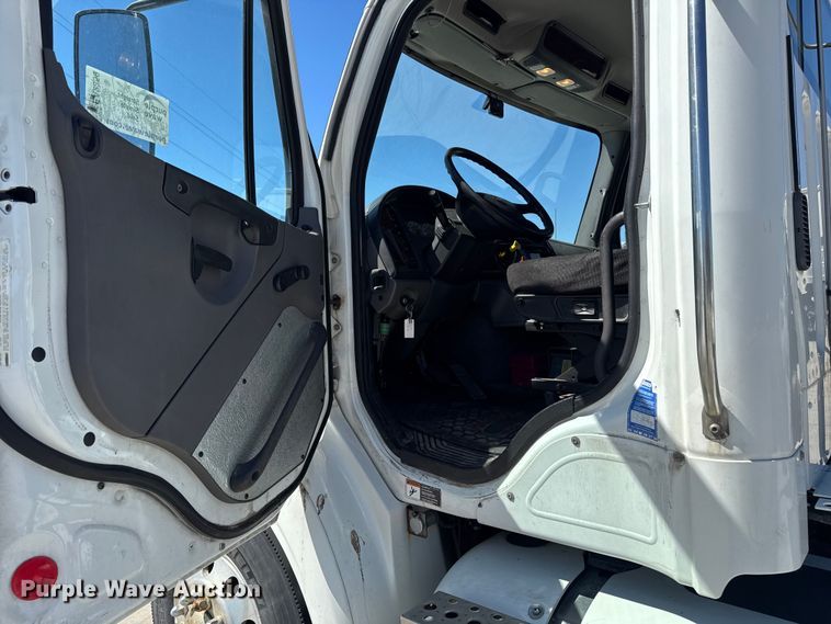 image for item EA2359 2014 Freightliner M2 Business Class semi truck