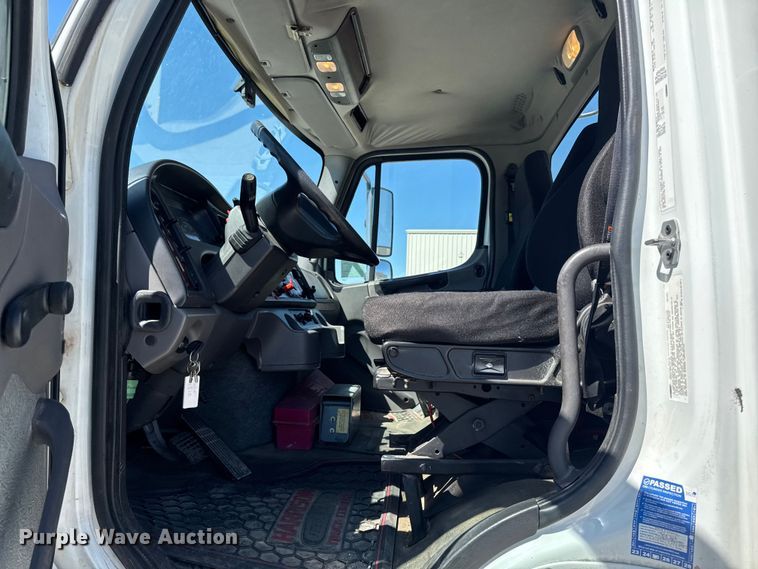 image for item EA2359 2014 Freightliner M2 Business Class semi truck