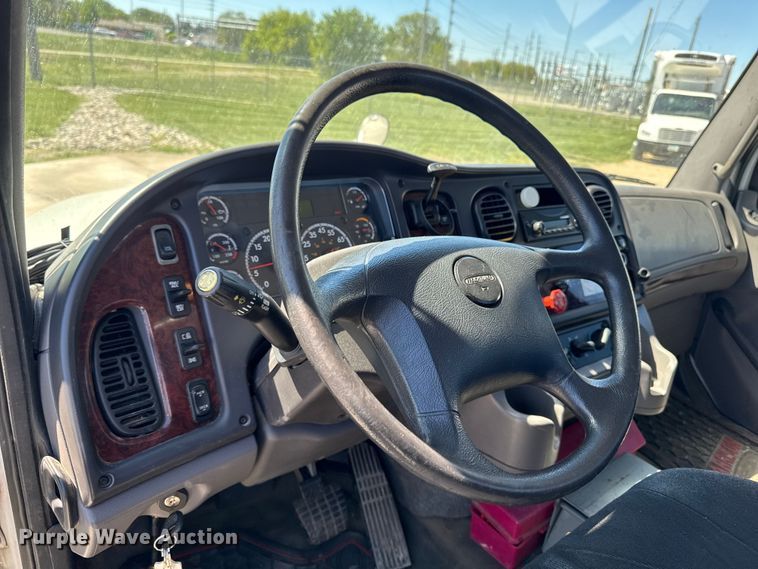 image for item EA2359 2014 Freightliner M2 Business Class semi truck