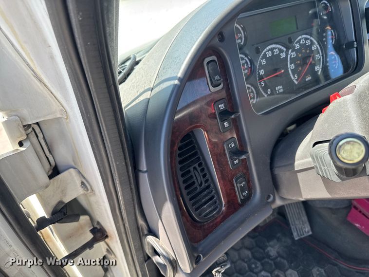 image for item EA2359 2014 Freightliner M2 Business Class semi truck