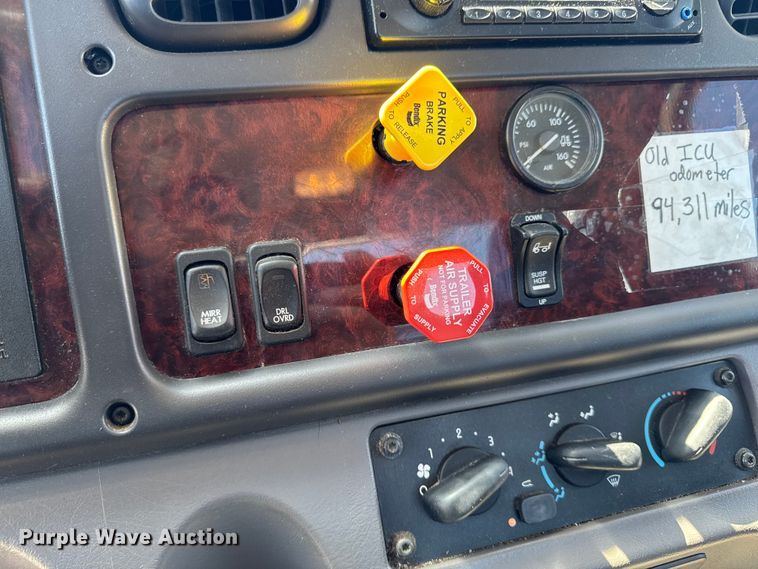 image for item EA2359 2014 Freightliner M2 Business Class semi truck