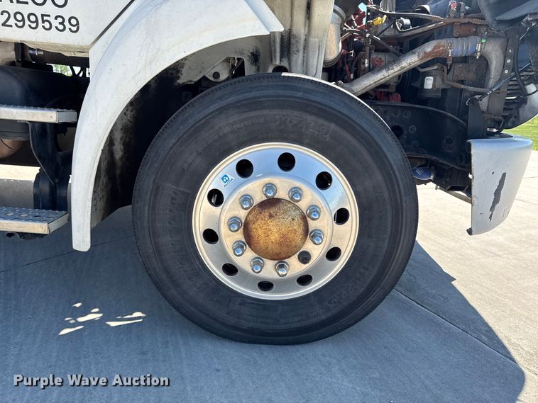 image for item EA2359 2014 Freightliner M2 Business Class semi truck