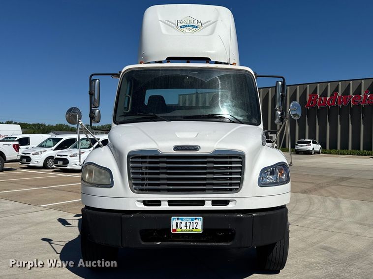 image for item EA2362 2006 Freightliner Business Class M2 semi truck