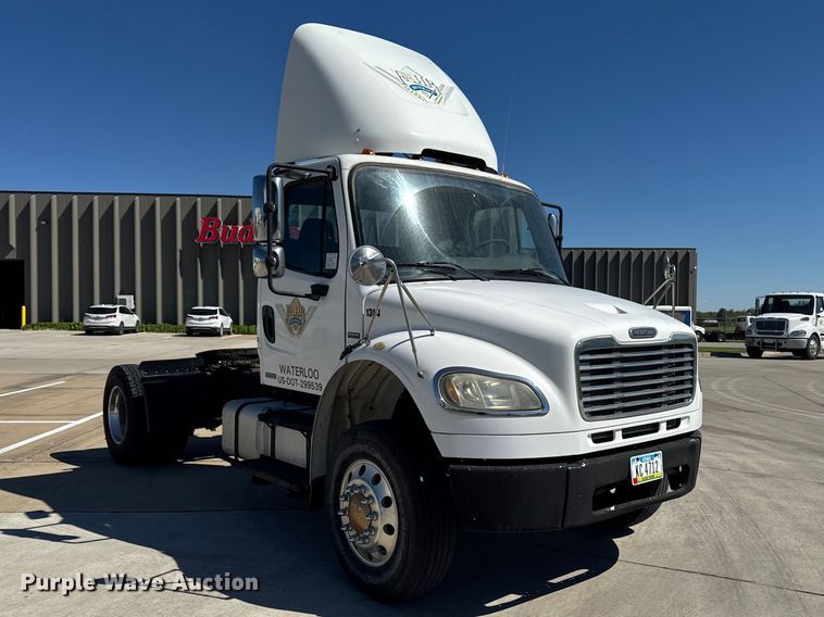 image for item EA2362 2006 Freightliner Business Class M2 semi truck