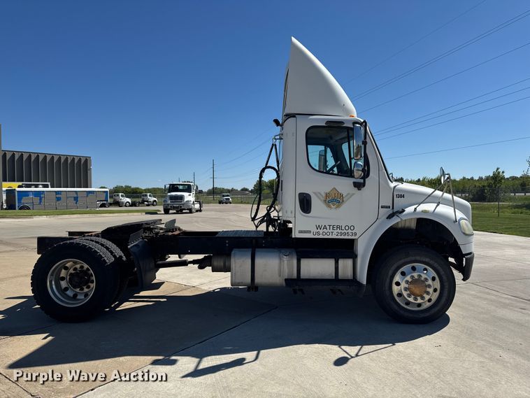 image for item EA2362 2006 Freightliner Business Class M2 semi truck