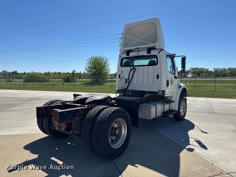image for item EA2362 2006 Freightliner Business Class M2 semi truck