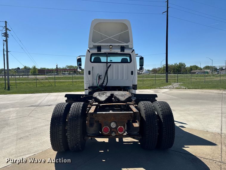image for item EA2362 2006 Freightliner Business Class M2 semi truck