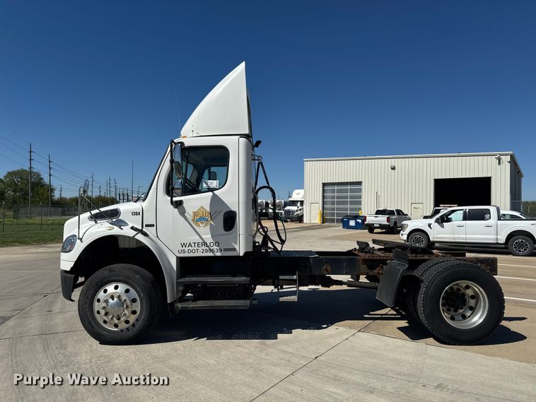 image for item EA2362 2006 Freightliner Business Class M2 semi truck