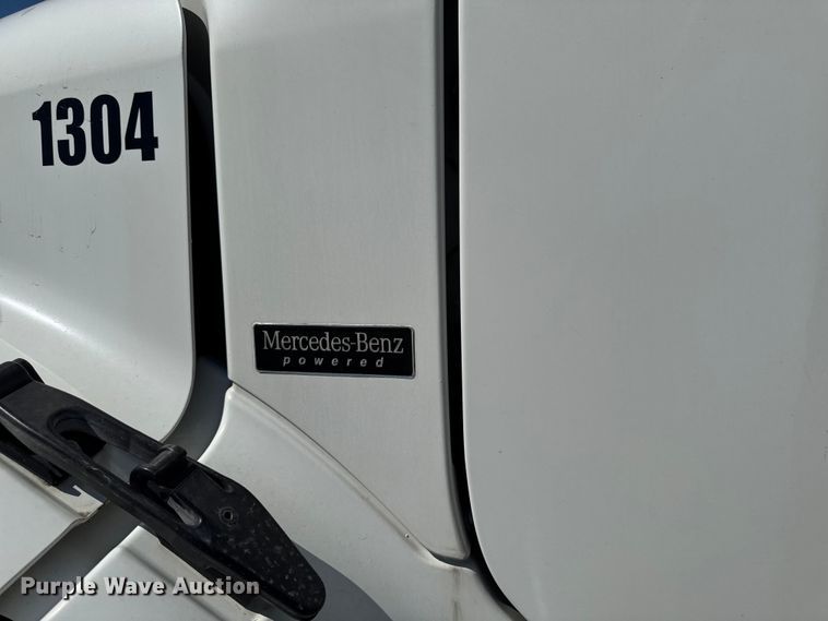 image for item EA2362 2006 Freightliner Business Class M2 semi truck